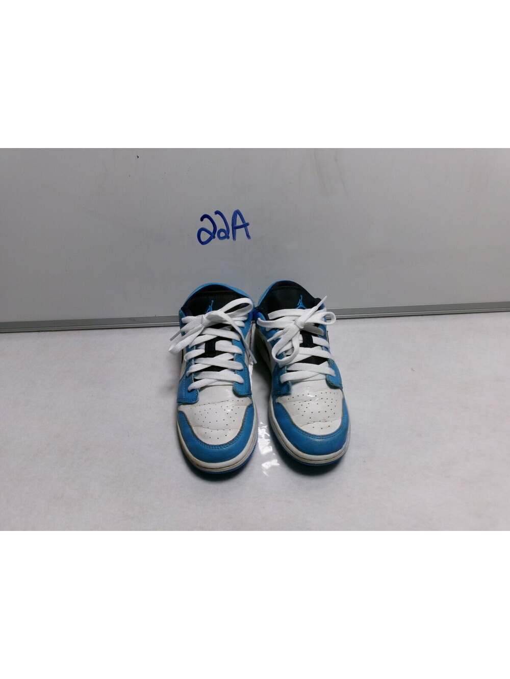 Nike Blue White Low Top Athletic Sneakers